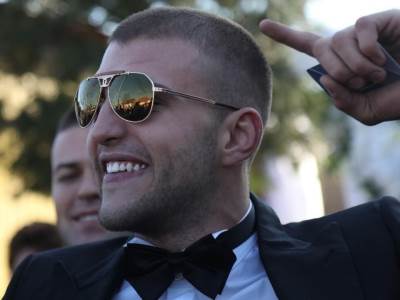  Veljko Ražnatović na pričestu  