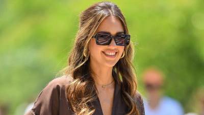  Jedna od najljepših na svijetu uhvaćena kako se ljubi sa kolegom: Glumica mijenja muškarce nakon razvoda, ne želi vezu 