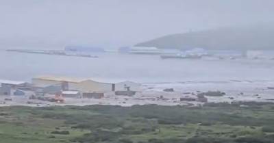  Talasi nemilosrdno ruše sve pred sobom: Novi jezivi snimci razornog cunamija 