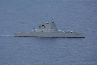  Američki najnapredniji razarač uplovio u bazu 