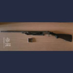  Uhapšen osumnjičeni za nasilje u porodici, kod kojeg je pronađenapuška u ilegalnom posjedu 