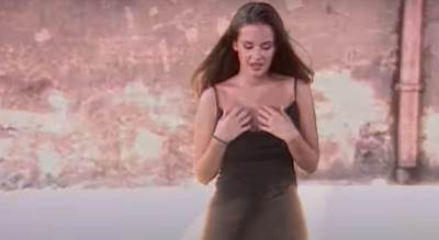  Anđela je osvojila Balkan pjesmom "Ima li nade za nas" pa nestala 