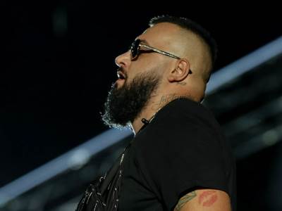  Buba Koreli sa obje djevojke na odmoru 