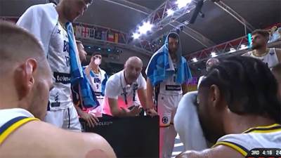  "Oni šutnu, vi čekate da moj rahmetli babo skoči": Bosanci su hit Eurobasketa, ovaj tajmaut je obišao region 
