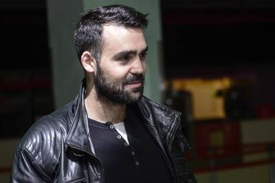  Baća u centru pažnje i u Rigi: Srpski glumac došao da bodri košarkaše, pa napravio šou 