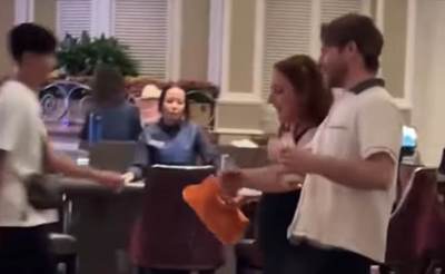  Da li smo upravo pronašli dečka godine? Zbog devojke uradio ludu stvar, svi im gledaju u noge i umir 