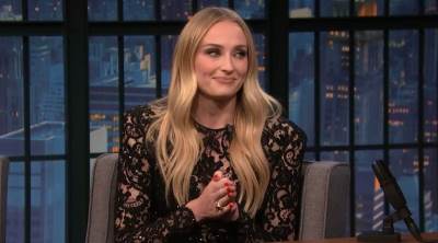  Sofi Tarner u vezi sa  Krisom Martinom 