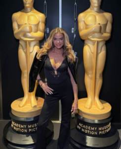  Nakon pakla sa bivšim i nasilja pojavila se 20 godina mlađa na crvenom tepihu: Glumica konačno progovorila o operacijama 