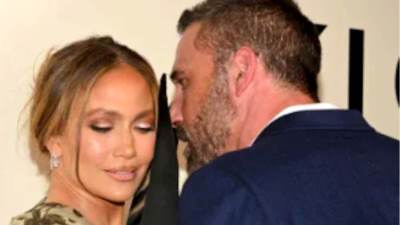  Džej Lo blista, on se crveni kao "bulka": Prvi put zajedno na crvenom tepihu od razvoda, Benova ruka 