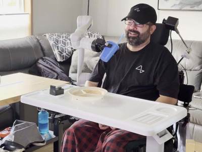  Ugradio Maskov implant u mozak i postao senzacija 