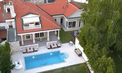  Skupa kola, vila na Dedinju i zlatni tron za snimak ispred Hrama Svetog Save: 