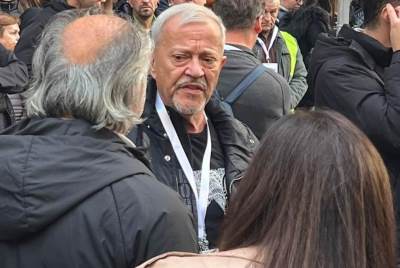 Na skupu u čast Halida Bešlića danas se u Sarajevu okupilo više od 30.000 ljudi   Na skupu u čast Halida Bešlića danas se u Sarajevu okupilo više od 30.000 ljudi