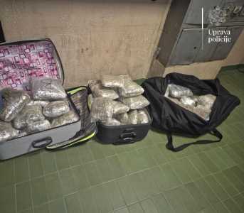  Uhapšen osamnaestogodišnjak, pronađeno 40 kilograma marihuane 