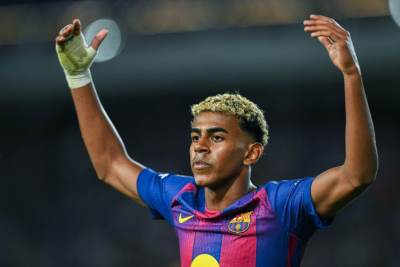  Lamin Jamal prestaje da dijeli autograme: Potpisaće poseban ugovor, razlog je razbjesnio mnoge 