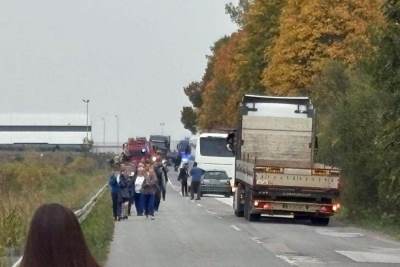  Putnik otkrio šta se desilo 2 minuta pre prevrtanja autobusa: "Pozvao je kolegu i rekao da autobus p 