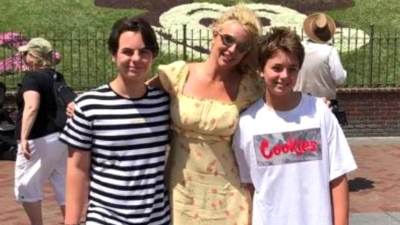  Bivši tvrdi da je Britni s nožem u ruci gledala sinove 