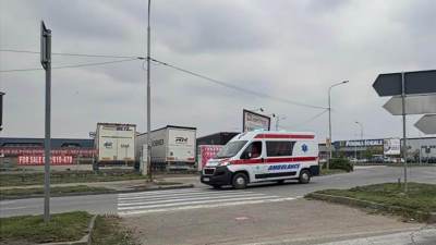 Autobus sletio s puta i udario u dalekovod Autobus sletio s puta i udario u dalekovod