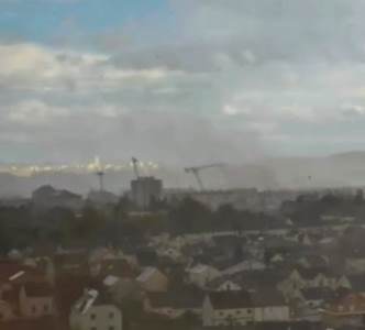  Stravični snimci tornada: Vjetar čupao krovove i drveće, jedna osoba stradala kod Pariza 