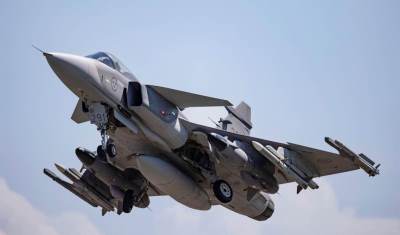  Bombarduje, izviđa i puni gorivo za 15 minuta 