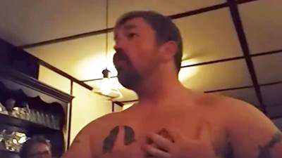  Političar istetovirao nacistički simbol u Hrvatskoj: Zaplesao u donjem vešu i pokazao tetovažu, skan 