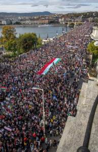  Mađarska na nogama, Orban predvodi veliki protest u Budimpešti  