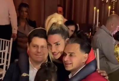  "Izgleda kao da su Voja i Dragan par": Hit slika s rođendana Jovane Jeremić osvanula na mrežama, pog 