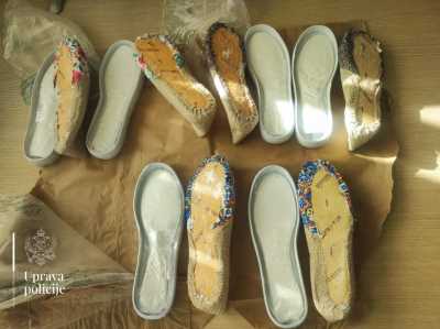  U obući i stanovima u Podgorici i Beranama zaplijenjeno više od pola kilograma droge i 444 tableta  