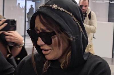  Ana Nikolić sletjela u Beograd: Posle skandala u Dubaiju krije lice ispod naočara (Video) 