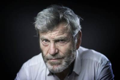  Preminuo Če­ki Karjo 