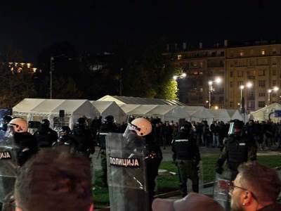  "Topovski udar povrijedio policajca": MUP se oglasio o incidentima ispred Narodne skupštine  