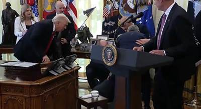  Drama u Trampovom kabinetu: Pao je u nesvijest, čuveni doktor Oz ovako reagovao 