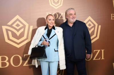  Prijovićka u zagrljaju Brene i Bobe, tu je i Filip, evo šta je povod 