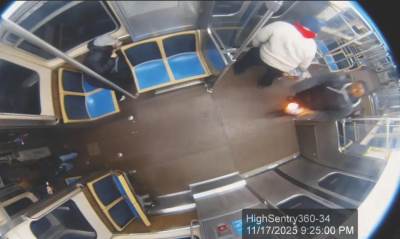  Teroristički napad u vozu u Čikagu: Djevojka (26) polivena benzinom i zapaljena (Foto/ Video) 