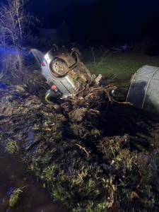  Povrijeđena osoba u nezgodi u Liverovićima, vozilo sletjelo s puta 
