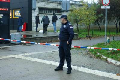  Dvojica muškaraca pucala sa skutera 