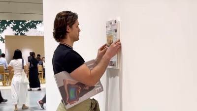  Krišom zalijepio svoj rad u muzej pa postao zvijezda: Ljudi se gurali da se slikaju, a nisu znali da 