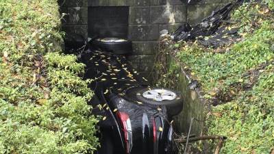  Ana (20) pred nestanak bila u pronađenom vozilu: Automobil i dalje zaglavljen u kanalu, čekaju se hi 