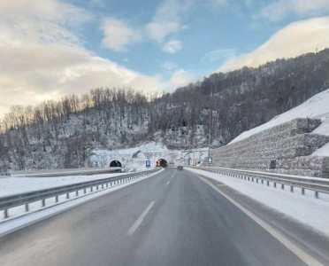  Teška saobraćajna nesreća u Mateševu: Dvoje povrijeđenih, vozač uhapšen 