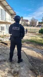  Nikšić: Uhapšeno pet osoba, oduzeta droga, municija i jedno vozilo 