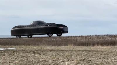  Nije naučna fantastika, ovaj automobil leti 