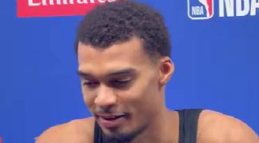  Viktor Vembanjama ponizio Tandere i van terena 