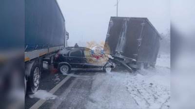  Razorna snježna oluja paralizovala Saratovsku oblast: stotine ljudi zarobljene, velika materijalna š 