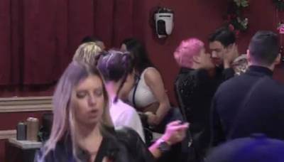  Filip Đukić se ljubio sa Urošem Stanićem 