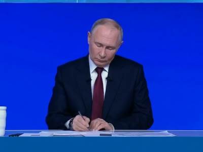  Putin pozvao mlade Ruse da ranije stupaju u brak kako bi povećali natalitet 