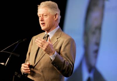  Klinton vodio Epstina na kraljevsko vjenčanje: Objavljen bizaran album sa fotografijama 