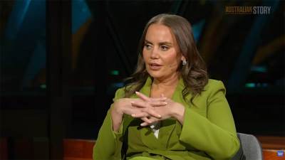  Jeleni su se porodica i prijatelji smejali iza leđa 