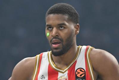  Batler zabrinuo navijače Zvezde: Napustio teren protiv Efesa, pa se brzo vratio 