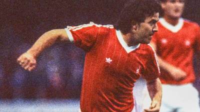  Preminuo je fudbalski Pikaso: Bio neuredan, nespreman, a onda je postao jedan od najboljih ikad 