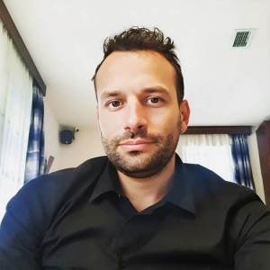  Čuo udarac, pa pronašao tijelo Aleksandra (36) : Komšije u šoku, nedavno postao direktor 