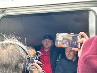  Knežević najavio izlazak iz Vlade, pa dobrovoljno ušao u policijski kombi  